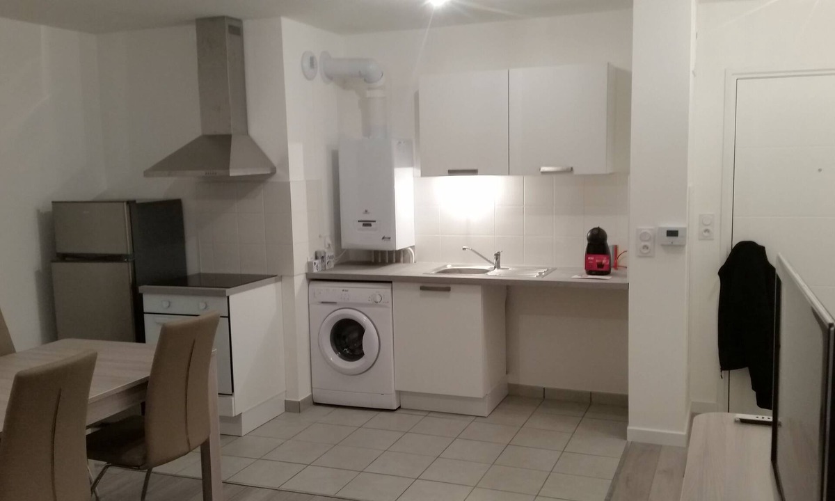 Chartres Apartment | Chartraine getaway with private parking