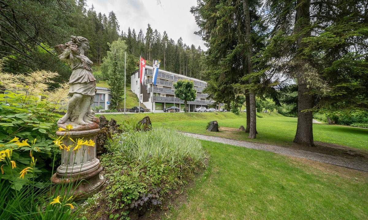 Vulpera Apartment | Chasa La Plavna: Charming 2.5 room flat with large balcony near the golf course