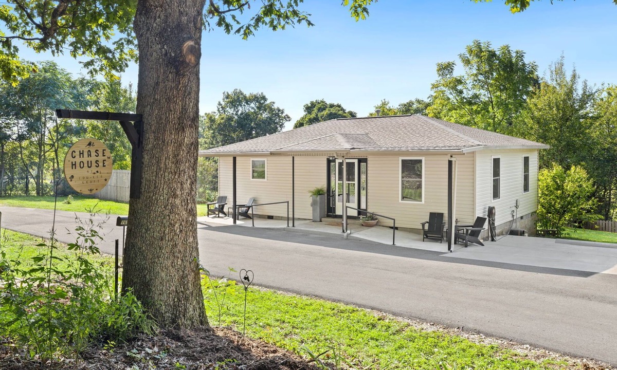 Winslow House | Chase House @ Low-Key Croft, Cozy 2 Bedroom with Hot Tub