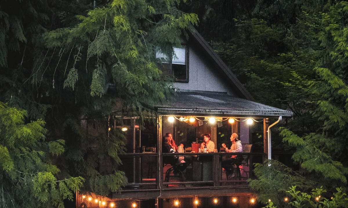 Lime Kiln House | Chase’s River Cabin Over River Deck Hot Tub