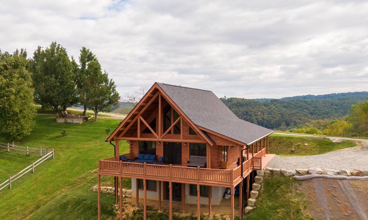 Fleetwood Cabin | Chasing Clouds Cabin - year round views, river access