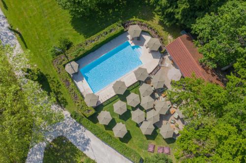 Saint-Etienne-de-Saint-Geoirs House | Chateau des Ayes - Chambres & suites