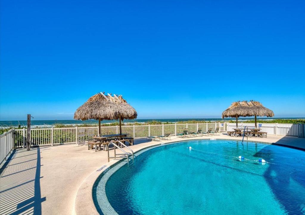 Belleair Beach Apartment | Chateau 6W Alluring Beachfront Condo