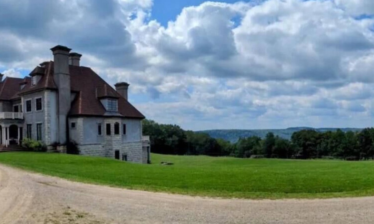 Titusville House | Chateau Cheval- La Maison