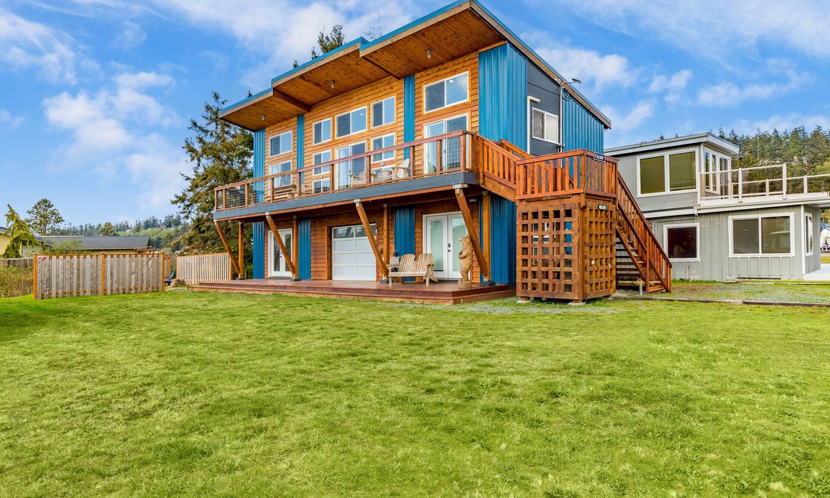 Lagoon Point House | Chateau Coho by AvantStay | Easy Beach Access