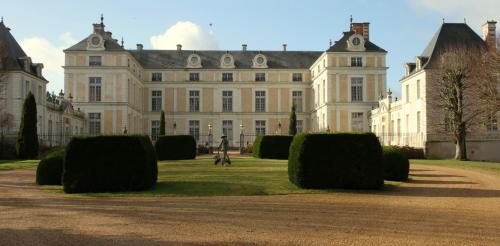 Maulevrier Hotel | Chateau Colbert