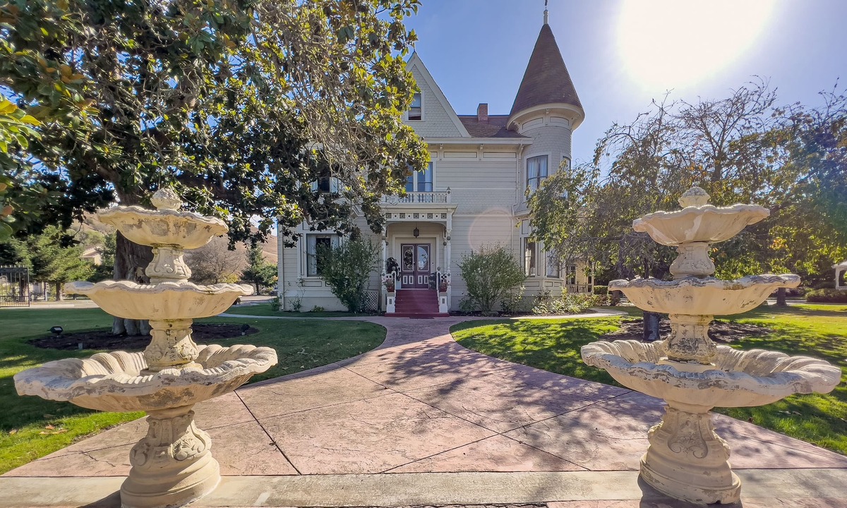 Salinas House | Chateau Coralini