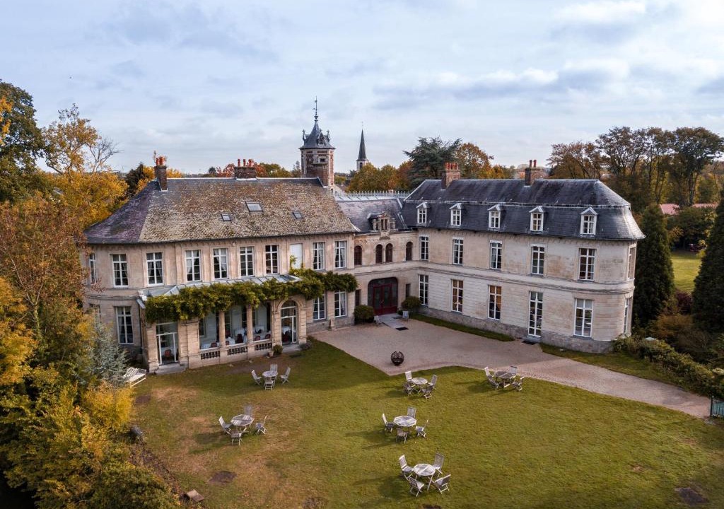Aubry-du-Hainaut Hotel | Chateau D'aubry
