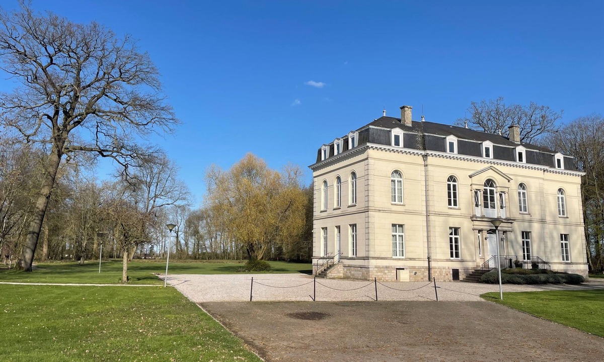 Cappelle-en-Pevele Other | Chateau Dans Parc Arboré