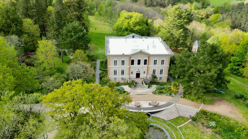 Sixt-sur-Aff Bed & Breakfast | Chateau de Bézyl