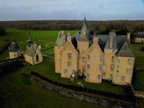 Montourtier Bed & Breakfast | Chateau de Bourgon