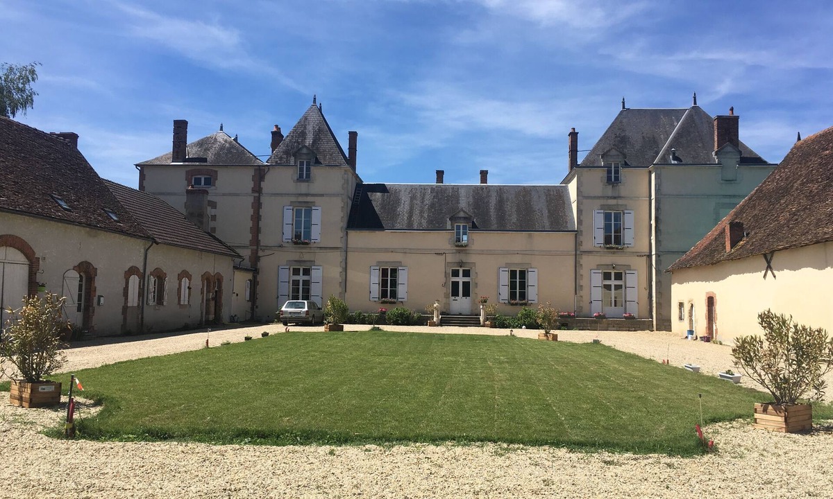 Tresnay Bed & Breakfast | Chateau de Chavannes