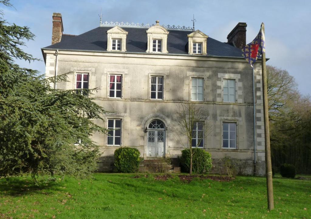 Comblessac Bed & Breakfast | chateau de Craon