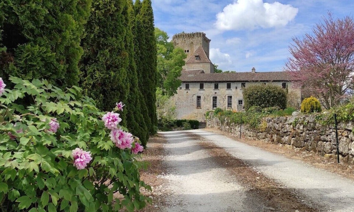 Daignac House | Château de Curton Cottage with Private Garden and Wi-Fi in Daignac