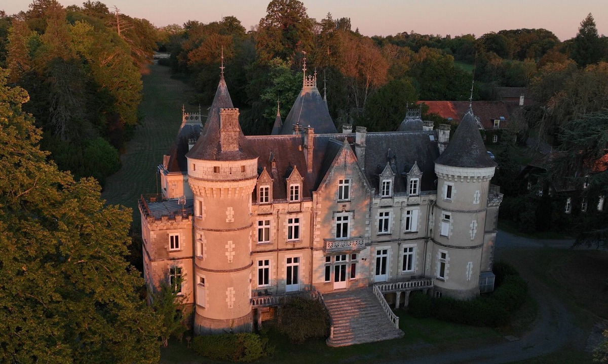 Cluis House | Chateau de la Rose