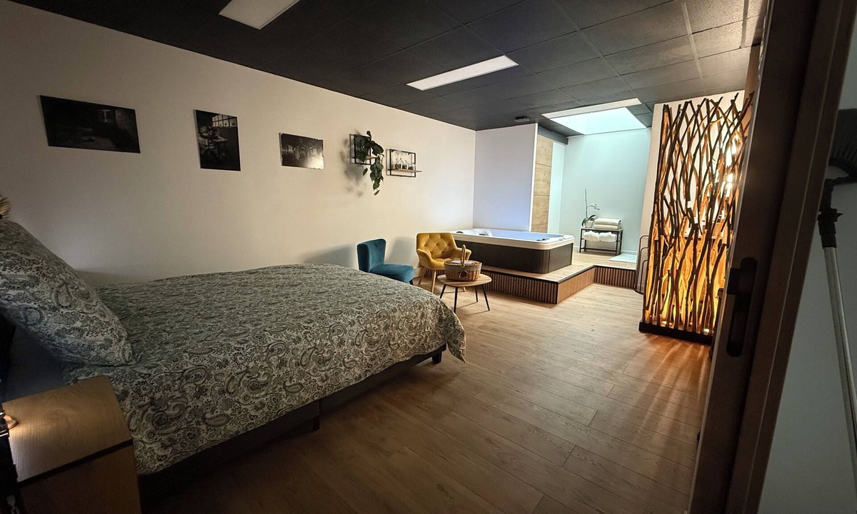 Teloche Bed & Breakfast | Château de Posset: Loft Anne-Marie, close to the 24 Hours of Le Mans racetrack