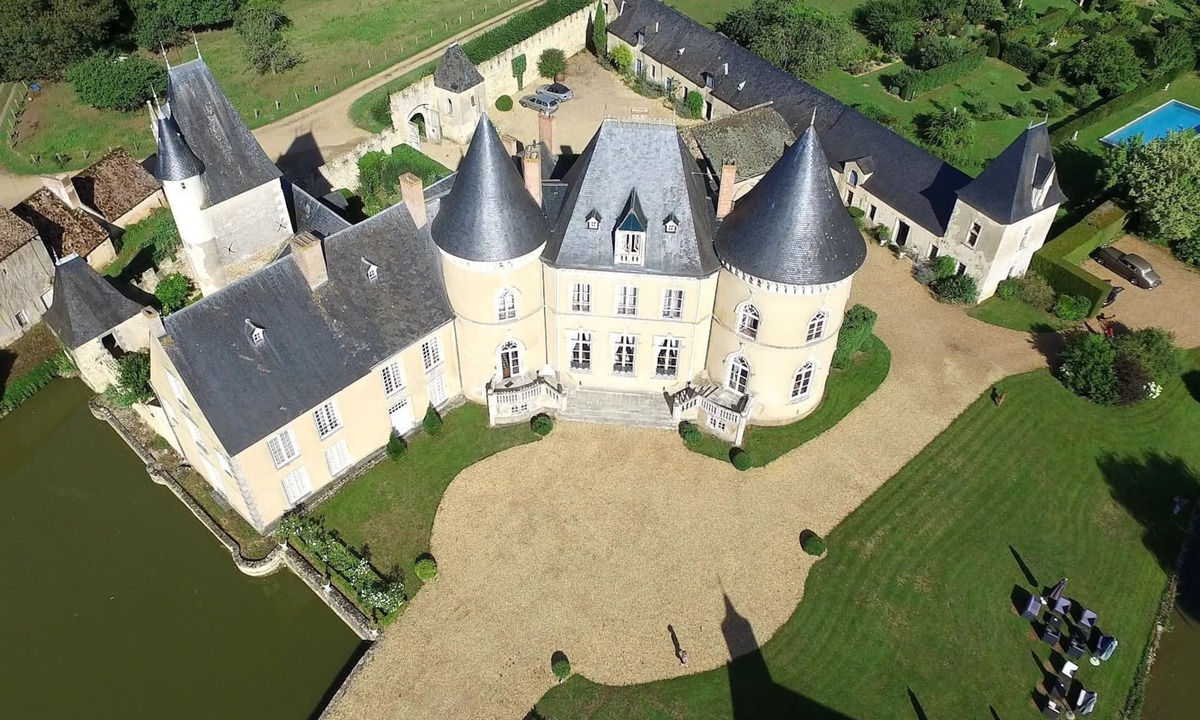 Ferce-sur-Sarthe House | Chateau De Vauloge