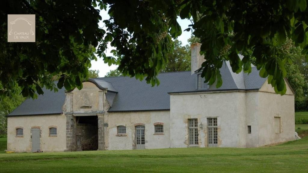 Gesnes-le-Gandelin House | Chateau de Vaux