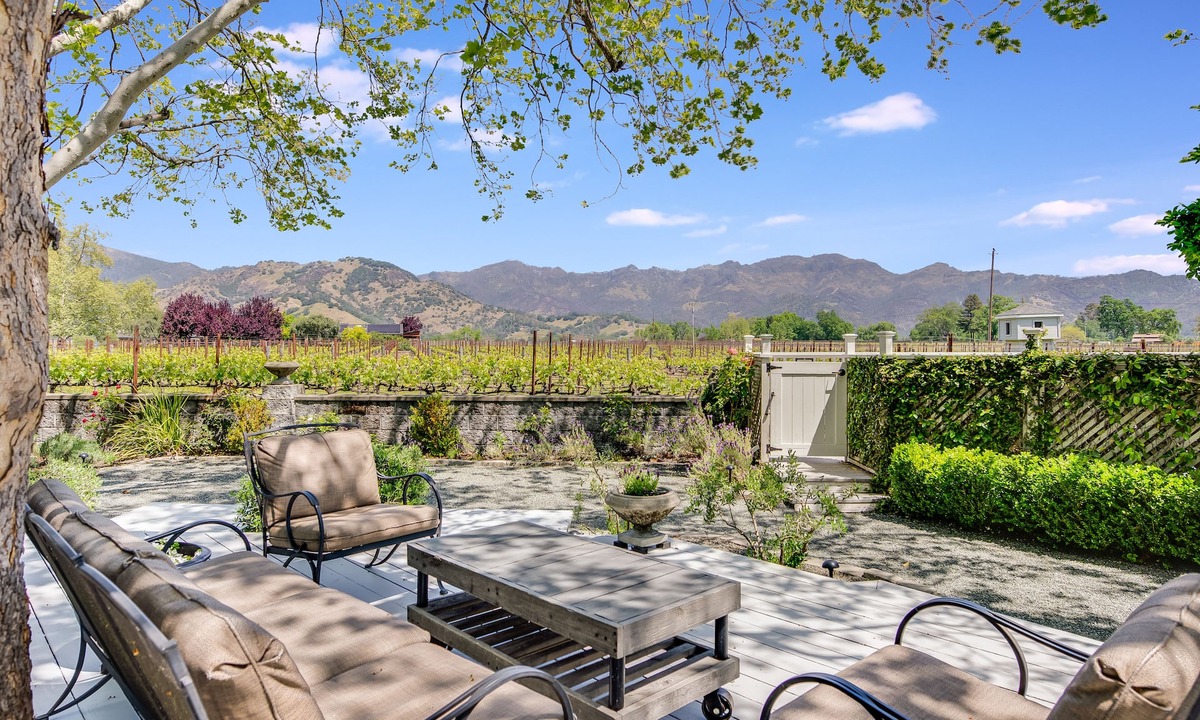 Calistoga Bed & Breakfast | Chateau De Vie