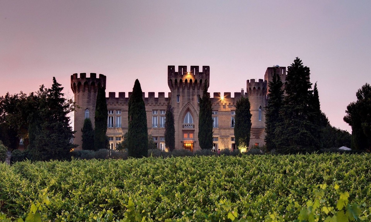 Chateauneuf-du-Pape Hotel | Chateau Des Fines Roches