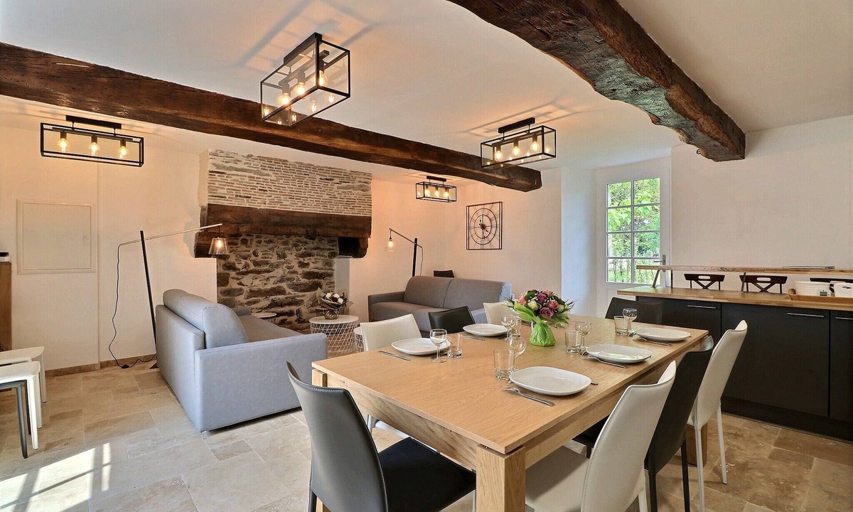 Chavagne Bed & Breakfast | Chateau des Fontenelles