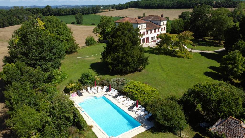 Serignac-Peboudou Bed & Breakfast | Chateau des Mautors