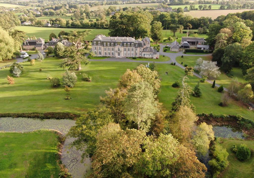 Barbeville Bed & Breakfast | Chateau des Monts