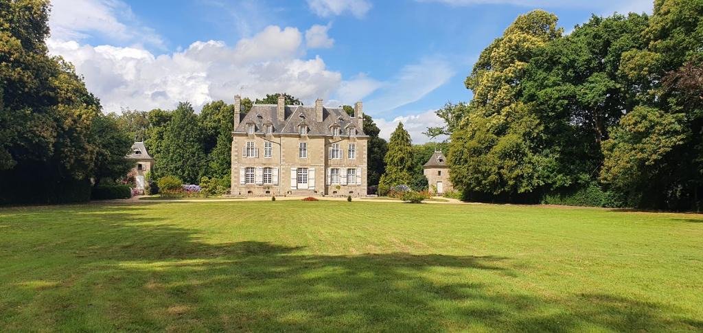 Quevert Bed & Breakfast | chateau du Bois-Riou