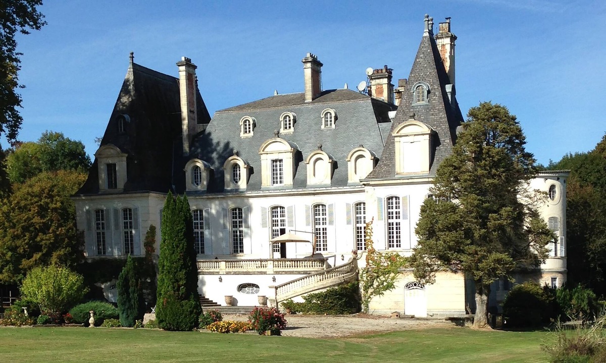 La Bastide-de-Serou Bed & Breakfast | Chateau du Val Larbont