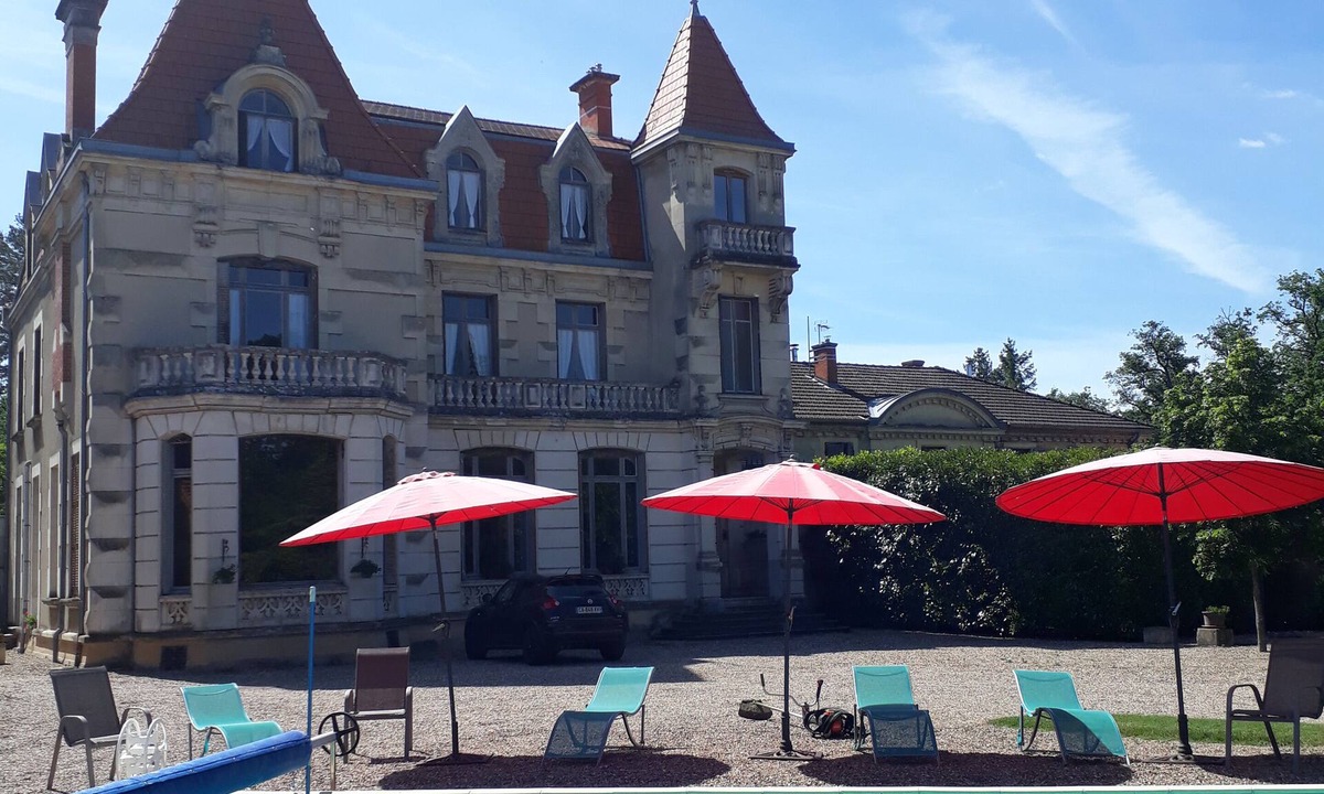 Perreux Other | Château Glamor "French and British touch