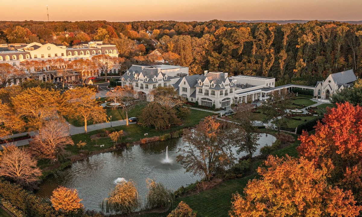 East Brunswick Hotel | Chateau Grande Hotel