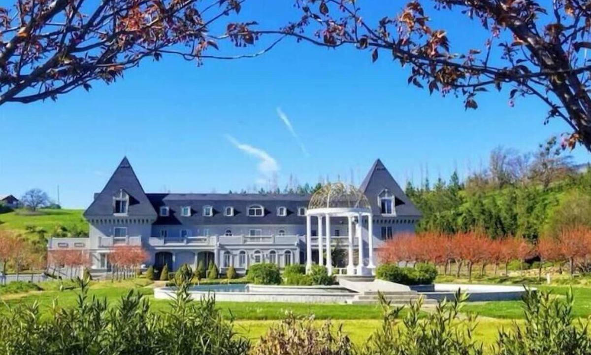 Ashland Apartment | Chateau Herbe ~ Oberon Suite w/Kitchen