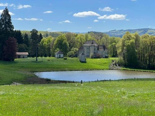 Saint-Hilaire-le-Chateau Bed & Breakfast | Chateau La Chassagne