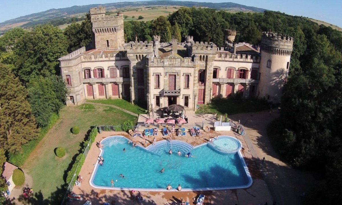 Les Pradeaux Hotel | Chateau La Grange fort