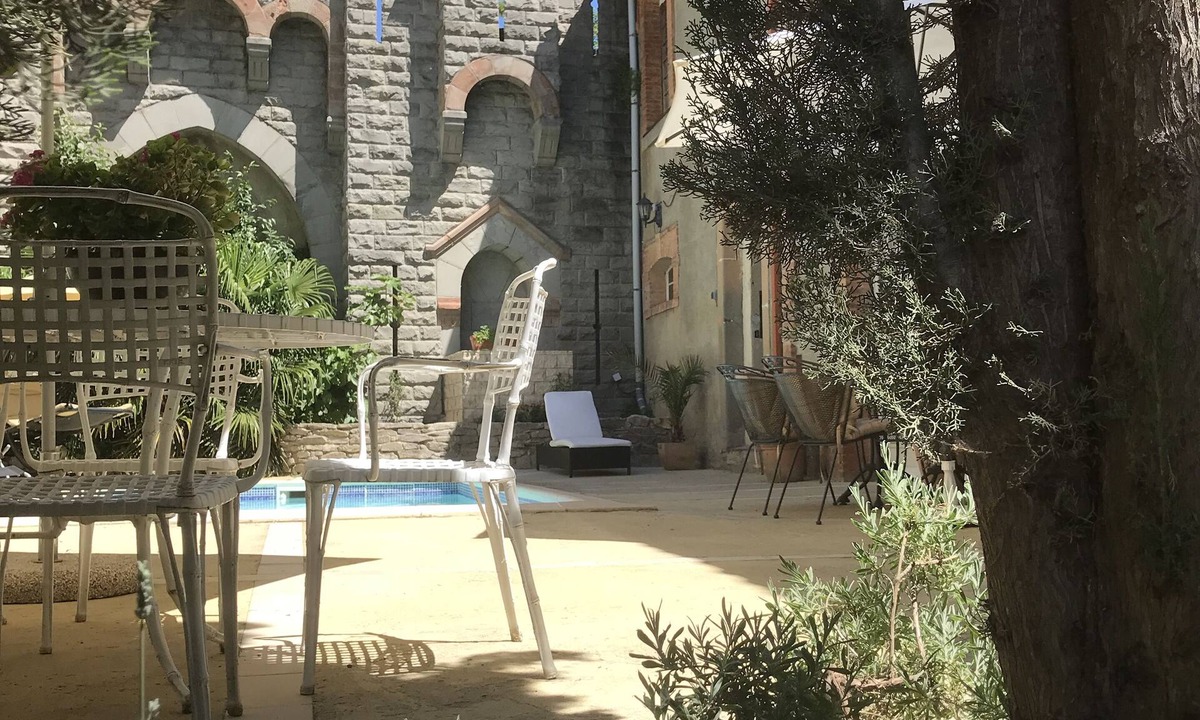 Cesseras Apartment | Chateau Marcel's Picpoul studio