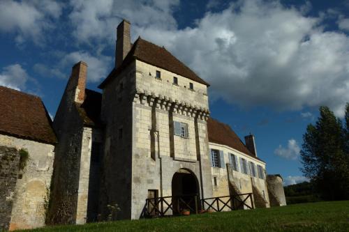 Chemille-sur-Indrois Bed & Breakfast | Chateau-monastère de La Corroirie