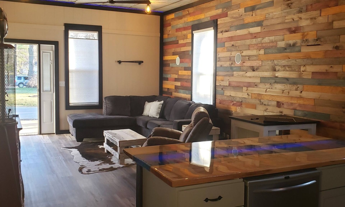 Olney House | Chateau Monroe - Rustic feel with modern convenience