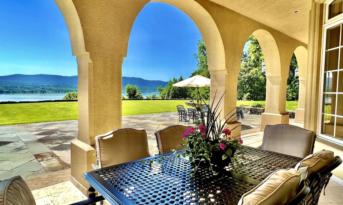 Middle Hope House | Chateau Montreau On Hudson