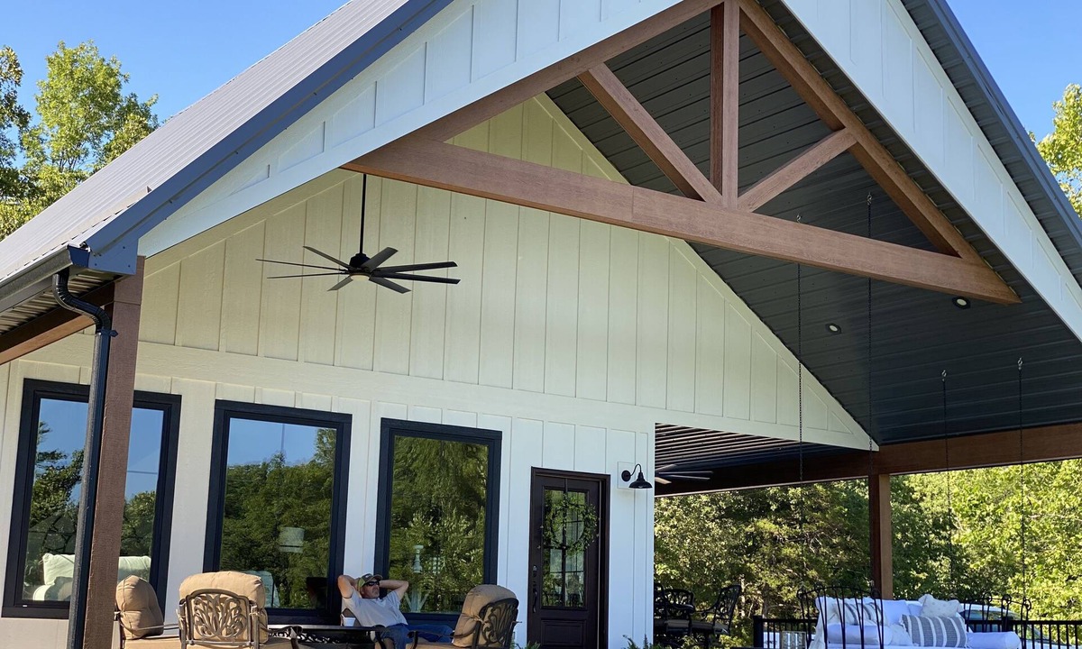 Bourbon House | Chateau on 40 acres with private lake, close to Blue Springs Ranch