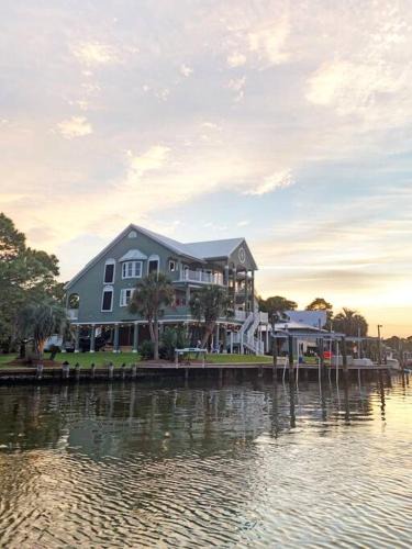 Dauphin Island House | Chateau on Colony Cove