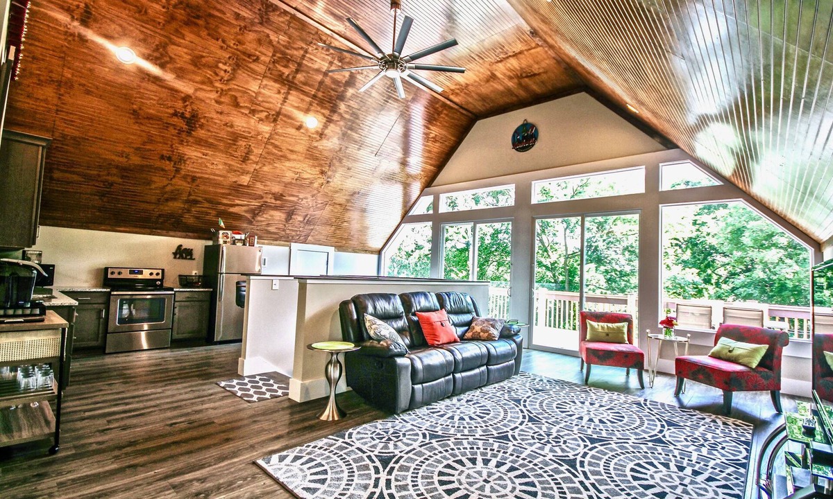 Buena Vista House | Chateau on Monroe: 5-Star Oasis Sleeps 12 – Unique Nashville Stay Near Downtown