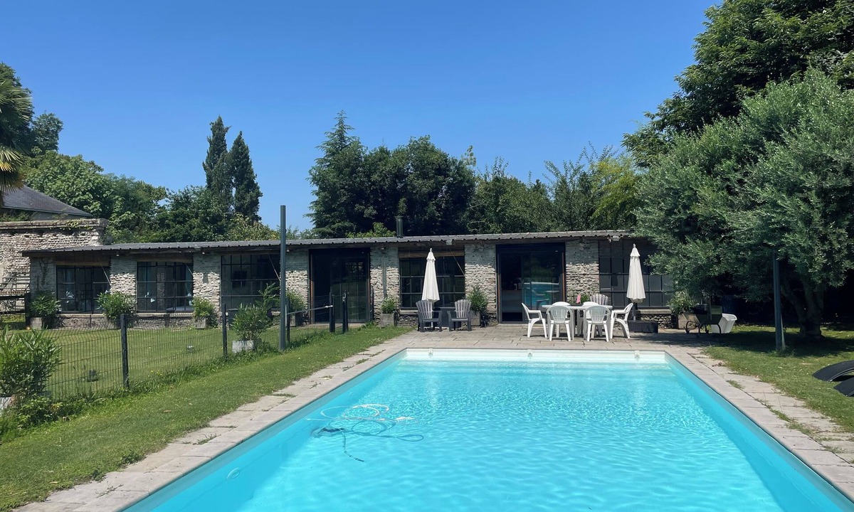 Assat Cabin | Chateau pool house, 1.5 hectares of garden, perfect for families