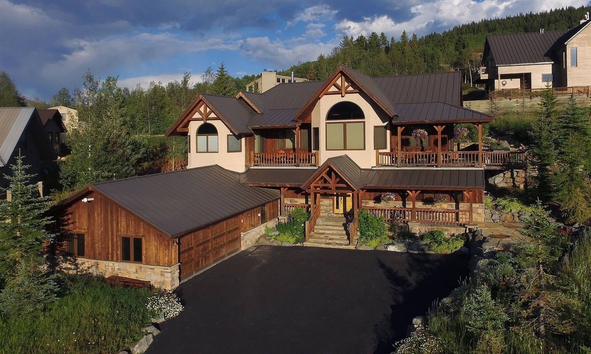 Mount Crested Butte House | Chateau Renard/Stunning 5 Bedroom Home with Great Views/Walk to Ski Access.