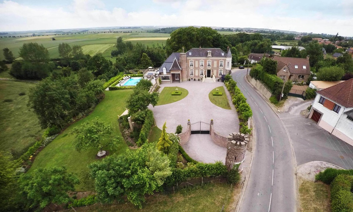 Dohem House | Chateau With Swimming Pool, Hot Tub and Sauna