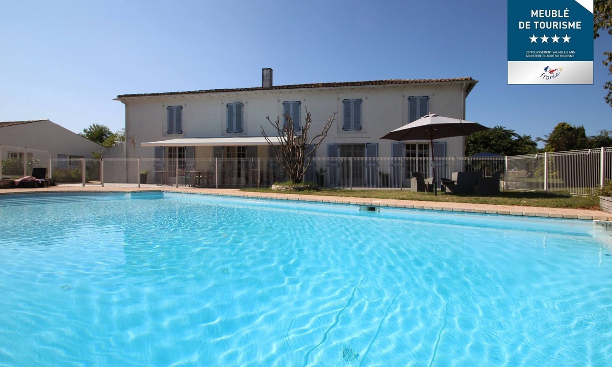 Arvert Cottage | Chateauneuf du Pape (meadow view)
