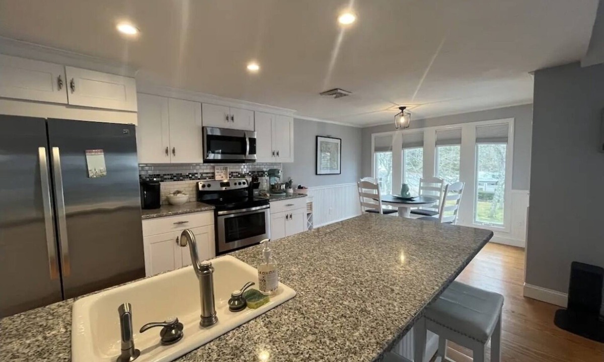 North Chatham Condo | Chatham Luxury! WALK to beach