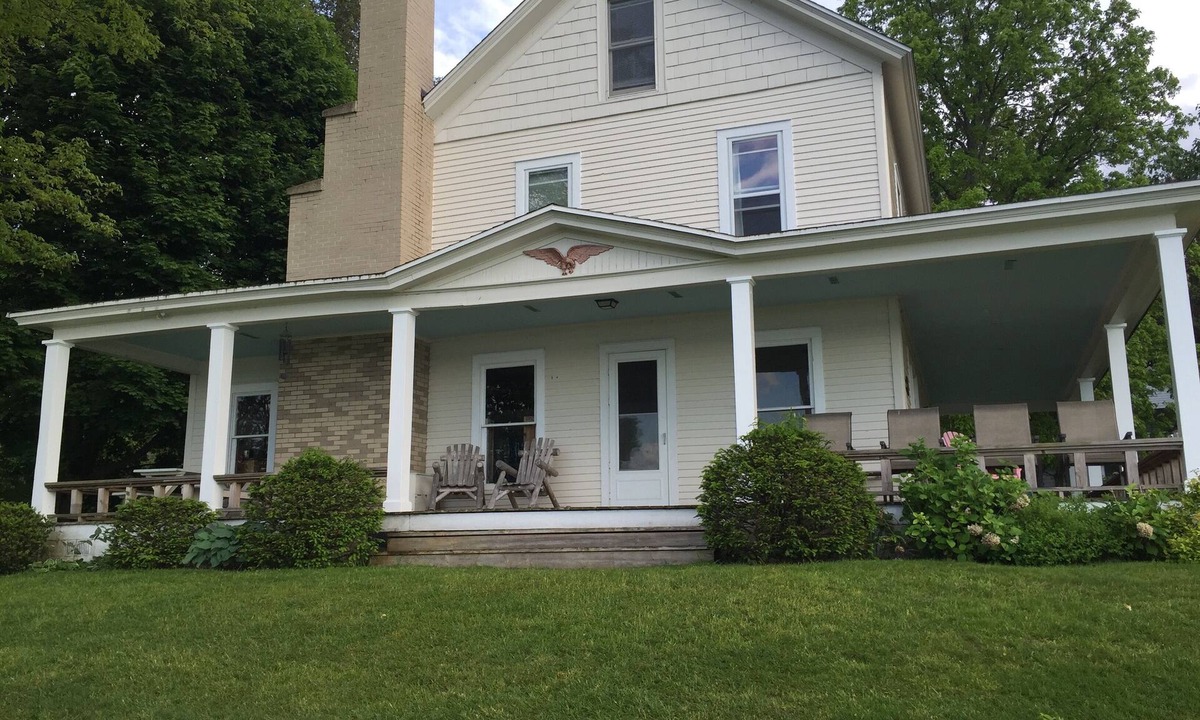 Chautauqua House | Chautauqua Lakefront Next To Institution