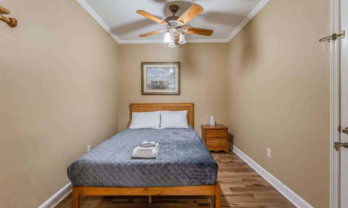 Chassahowitzka Bed & Breakfast | Chaz River Suite