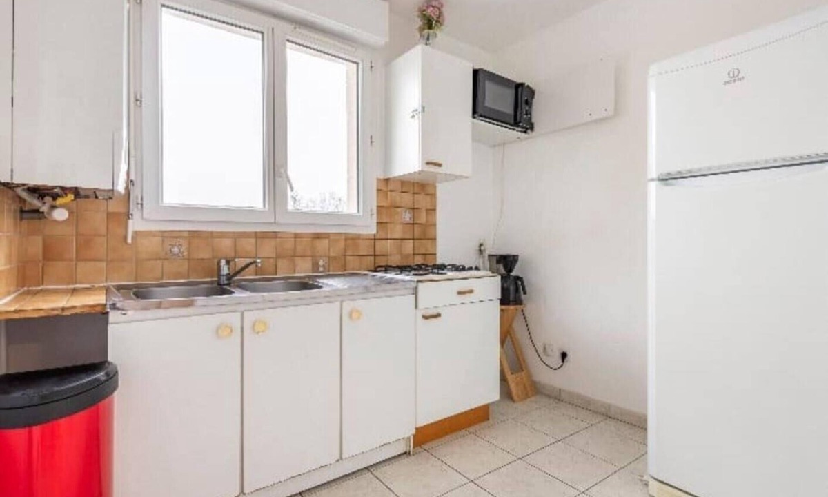 Parc aux lievres Apartment | Cheap exclusive studio with Wi-Fi, office, balcony