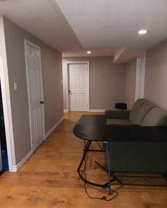 Rosemount House | CheapSleep Room Near Kitchener Airport- 24X7 Checkin